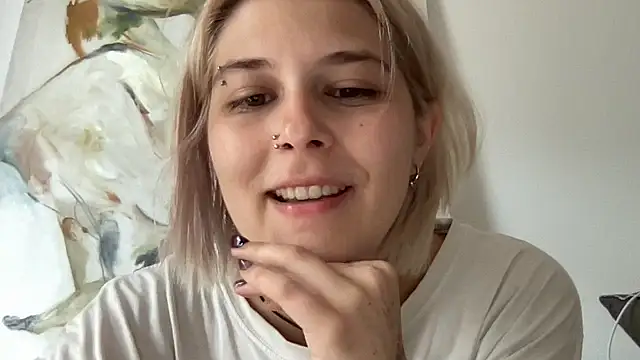 Snapshot of Ella_Bloom chatting on July 2026 09:04:01 AM Ella Bloom online show from July 2026 09:04:01 AM
