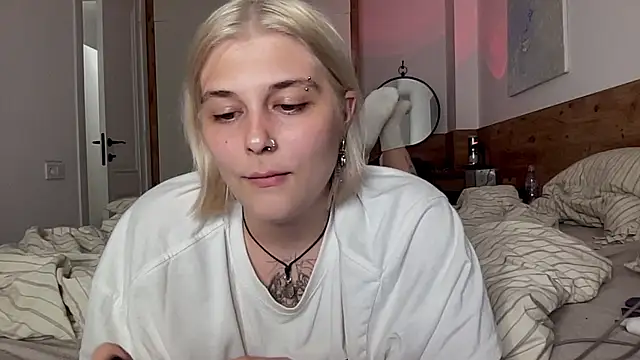 Snapshot of Ella_Bloom chatting on July 2026 06:46:02 PM Ella Bloom online show from July 2026 06:46:02 PM