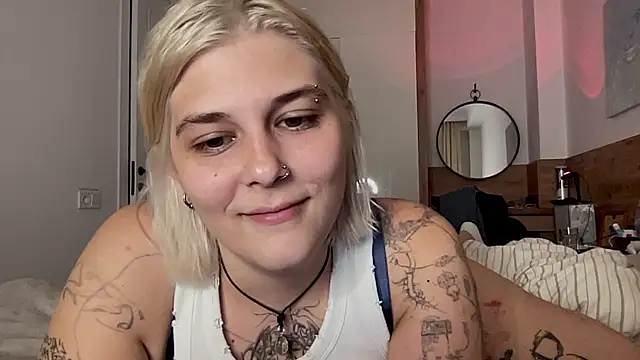Snapshot of Ella_Bloom chatting on July 2026 07:31:01 PM Ella Bloom online show from July 2026 07:31:01 PM