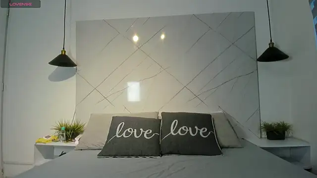 SARAH COLLENS  online show from June 2026 11:37:02 AM