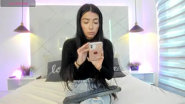 SARAH COLLENS  online show from July 2026 11:37:02 AM