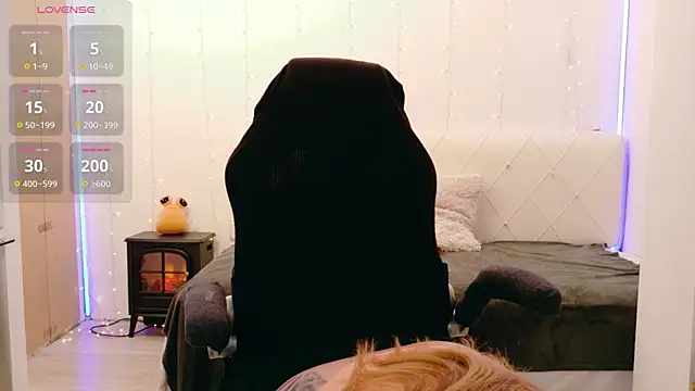 LindaWhite  online show from March 2026 05:38:01 PM