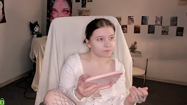 Snapshot of Kylie-Voss chatting on June 2026 04:07:02 AM Kylie-Voss online show from June 2026 04:07:02 AM