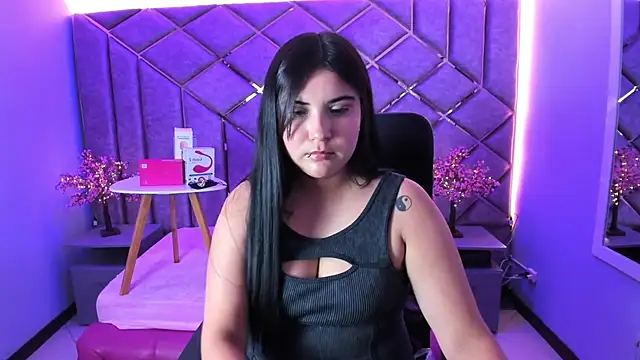 Issa Queen online show from July 2026 07:29:02 PM