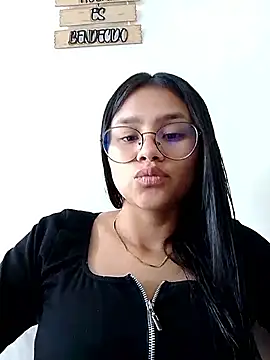 Snapshot of Sofielovee-01 chatting on June 2026 01:17:02 PM Sofielovee-01 online show from June 2026 01:17:02 PM