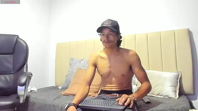 tommyhot7 online show from July 2026 09:28:02 PM