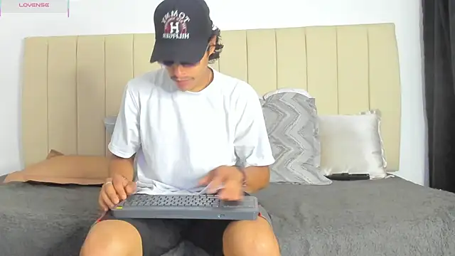 tommyhot7 online show from July 2026 08:29:01 PM