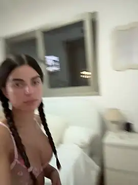 miaabelluccii online show from July 2026 10:36:01 PM