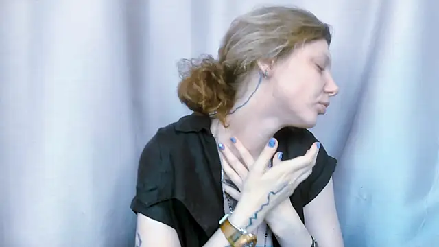 VivienDarkbloom online show from June 2026 12:43:01 PM