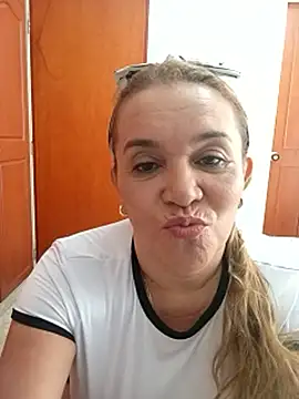 Sara hilton02 online show from June 2026 02:30:01 PM