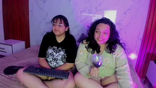 Snapshot of genesis_y_moon chatting on June 2026 03:31:02 AM genesis y moon online show from June 2026 03:31:02 AM
