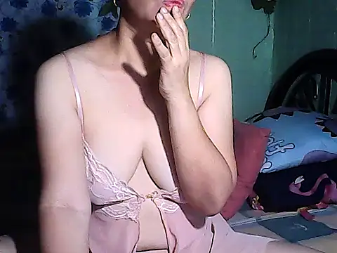Snapshot of xxadeline47xx chatting on July 2026 09:44:02 PM xxadeline47xx online show from July 2026 09:44:02 PM