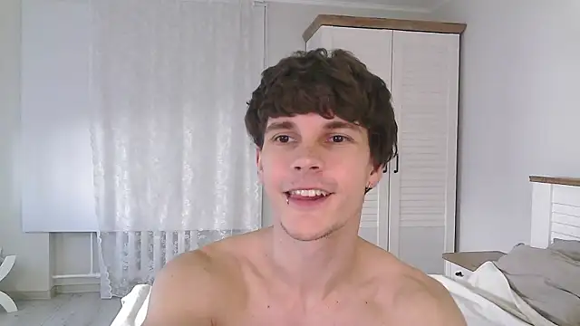 Snapshot of Eric_Crush chatting on June 2026 04:02:02 AM Eric Crush online show from June 2026 04:02:02 AM