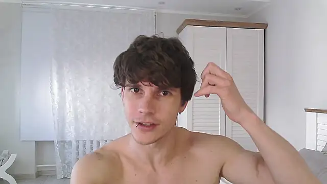 Snapshot of Eric_Crush chatting on June 2026 04:02:01 AM Eric Crush online show from June 2026 04:02:01 AM