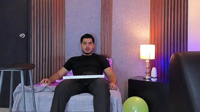Snapshot of luciano_vitale chatting on July 2026 12:24:02 PM luciano vitale online show from July 2026 12:24:02 PM
