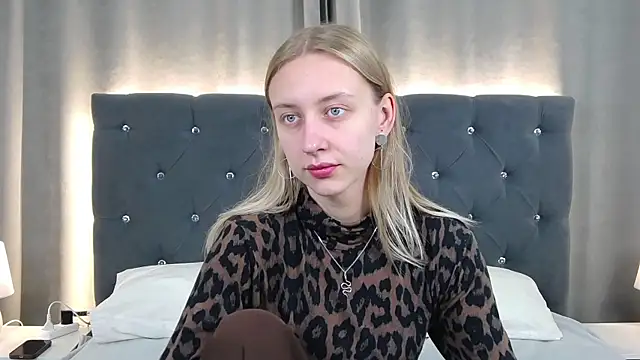 Snapshot of LirienVexx chatting on June 2026 03:51:02 AM LirienVexx online show from June 2026 03:51:02 AM