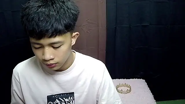 Hottwink09 online show from June 2026 04:15:02 AM
