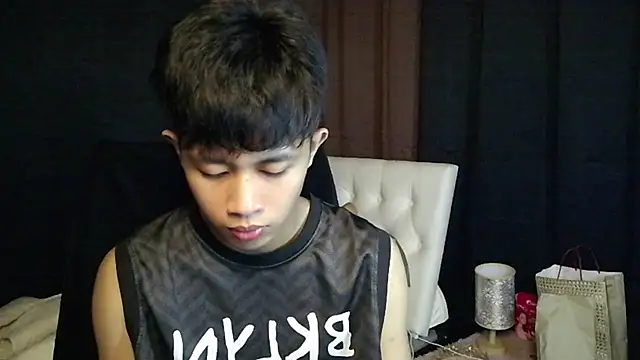 Hottwink09 online show from July 2026 02:13:01 PM