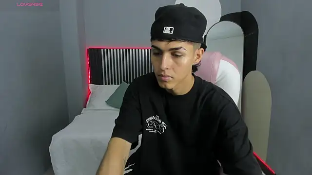 Snapshot of Axel_Mendozaa chatting on June 2026 08:00:02 PM Axel Mendozaa online show from June 2026 08:00:02 PM