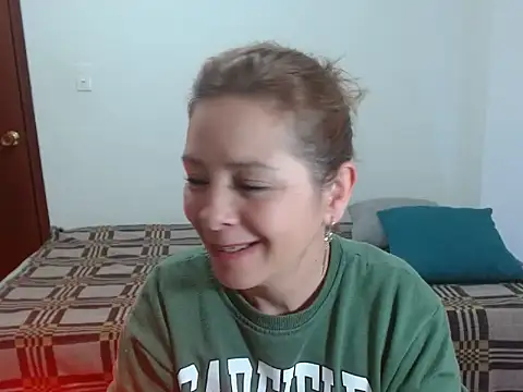 Chiquisexy1 online show from June 2026 06:01:02 PM