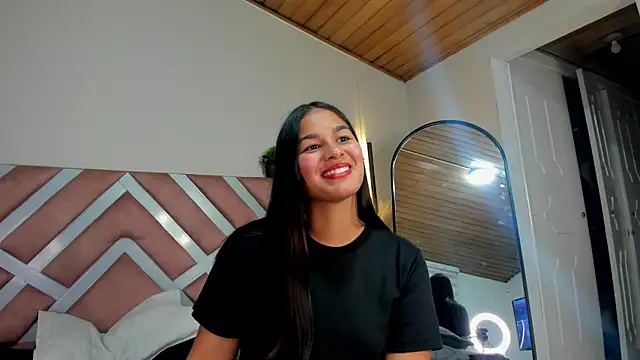 Layra rous online show from June 2026 03:53:01 AM