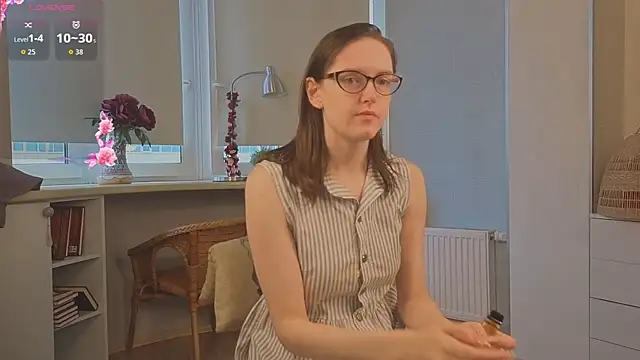 EstelaWeninger online show from July 2026 04:05:01 AM