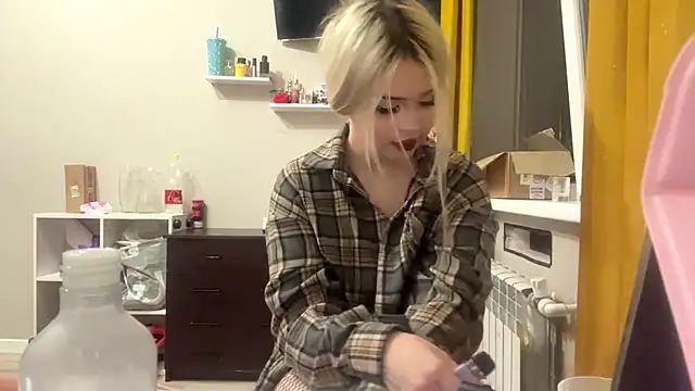 moonluv33 online show from June 2026 01:59:02 PM