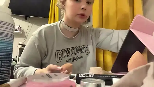 moonluv33 online show from June 2026 02:12:02 PM