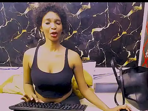 Snapshot of Caramelminxx_ chatting on June 2026 08:05:02 AM Caramelminxx online show from June 2026 08:05:02 AM
