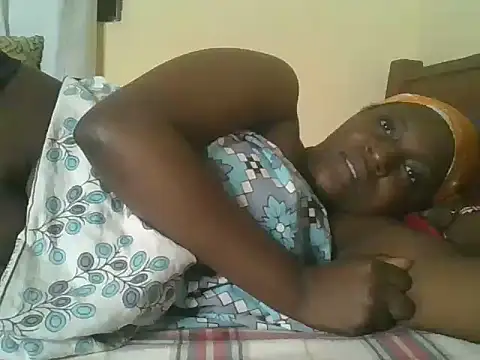 Snapshot of Yours_Ramona chatting on June 2026 11:18:02 PM Yours Ramona online show from June 2026 11:18:02 PM