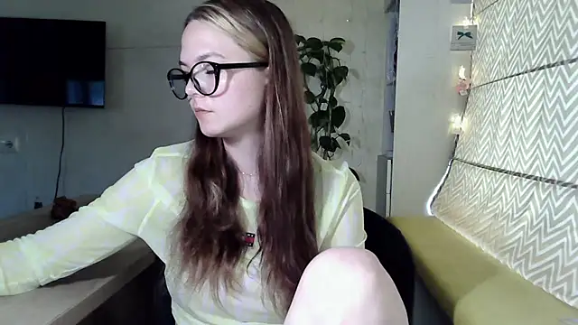 AvrilGillig online show from June 2026 01:32:01 PM