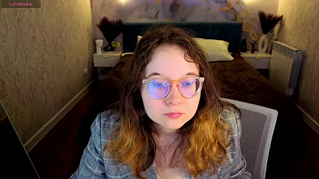 Aleks-casterrr online show from June 2026 05:17:02 PM