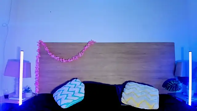 LaraRous online show from June 2026 09:56:02 PM