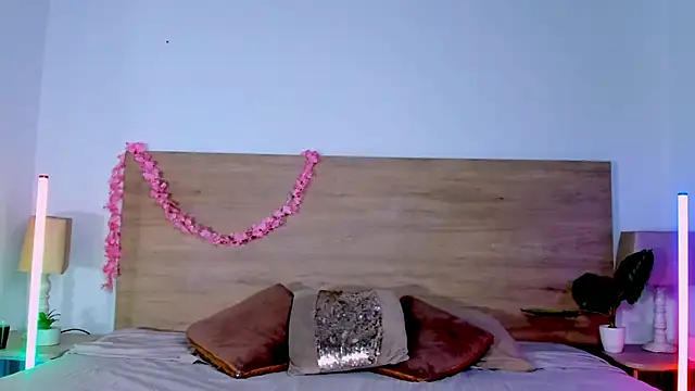 LaraRous online show from June 2026 09:05:02 PM