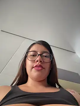 Snapshot of Saracalderon chatting on July 2026 06:20:01 PM Saracalderon online show from July 2026 06:20:01 PM