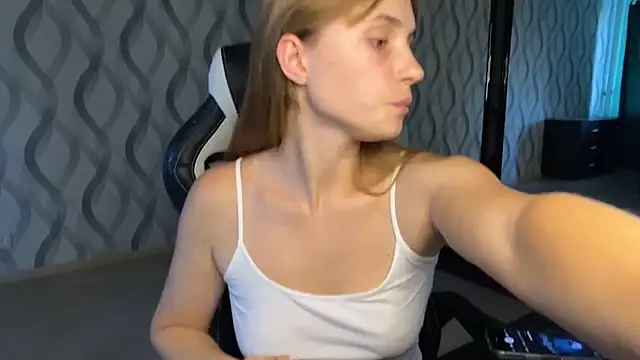Miss Luna meow online show from July 2026 04:07:02 PM
