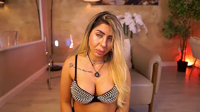 LucyyRosse online show from June 2026 08:17:01 AM