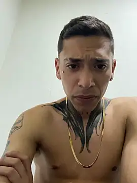 alejoggg1 online show from June 2026 01:52:02 AM