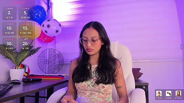 Snapshot of emma_brooks_ chatting on June 2026 08:02:01 PM emma brooks online show from June 2026 08:02:01 PM