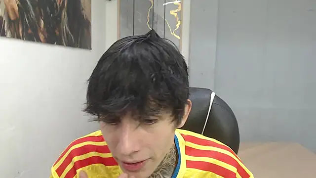 Snapshot of Cry_thereal chatting on July 2026 07:32:02 AM Cry thereal online show from July 2026 07:32:02 AM