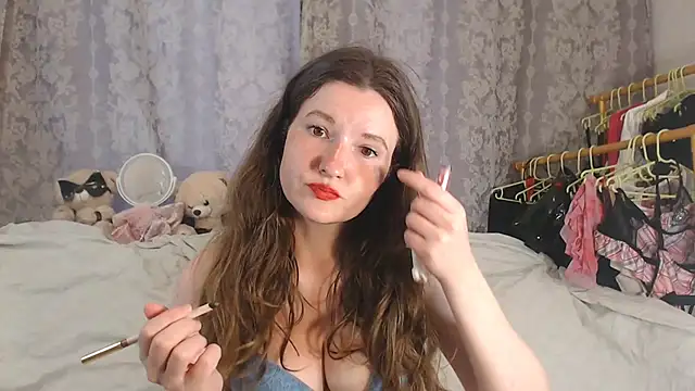 ChloeBrooklyn online show from June 2026 02:05:01 PM