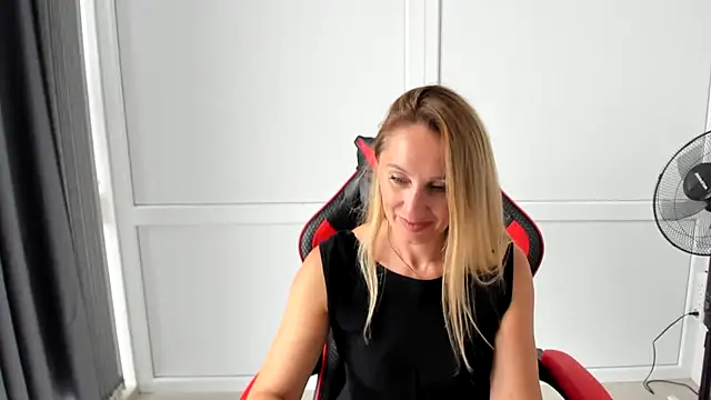 LilyDreamm online show from July 2026 12:53:01 PM