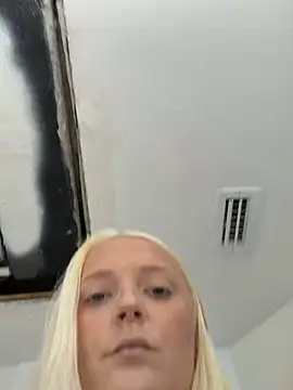 Blondebarbie21 online show from June 2026 02:14:01 PM
