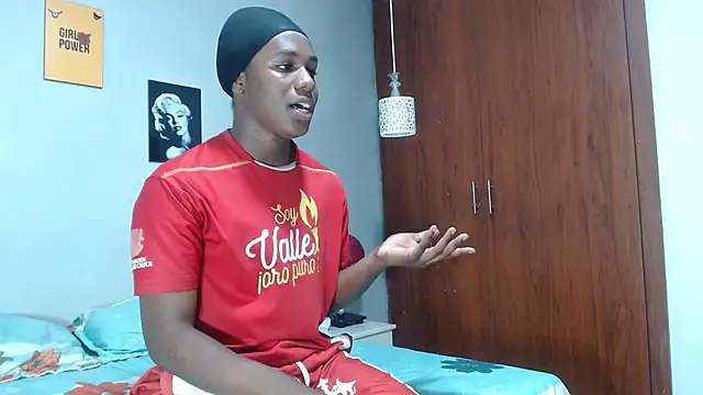 lukyblue1 online show from June 2026 07:11:01 PM