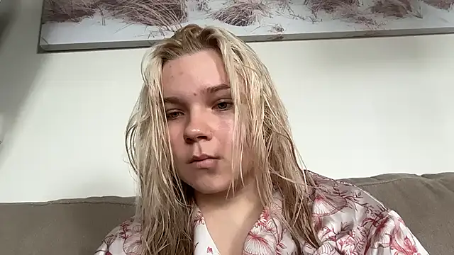 Laveliari online show from June 2026 06:54:02 PM