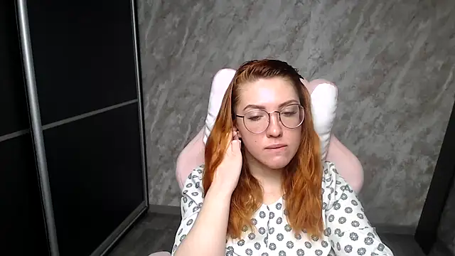 Reginasmilee online show from February 2026 04:42:02 AM