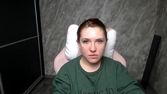 Reginasmilee online show from February 2026 06:37:02 PM