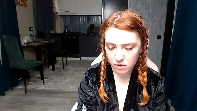 Reginasmilee online show from April 2026 02:42:01 AM