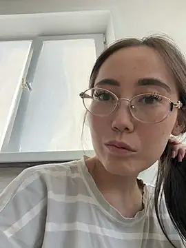 djuliwhite online show from June 2026 12:42:02 PM