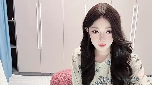 QOiio online show from June 2026 01:06:01 AM